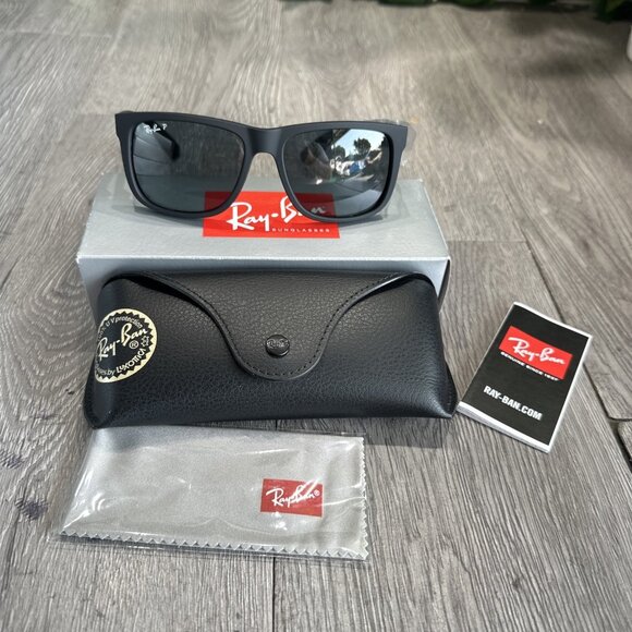 Ray-Ban Justin Matte Black Frame With Dark Blue Polarized Lenses RB4165 622/54 - Picture 1 of 8